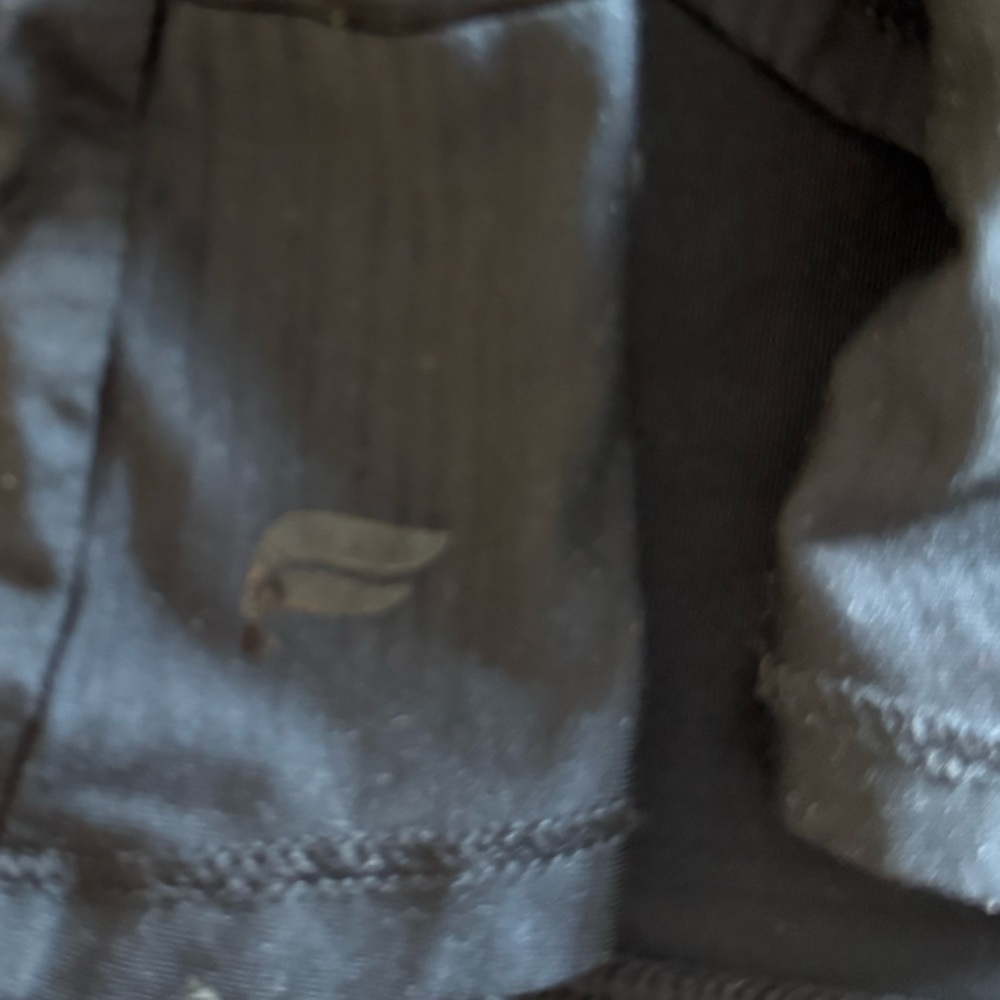 Fabletics Open Back Cropped T (small) - Picture 4 of 4